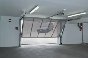 Porta de garatge basculant amb una sola peça que s’eleva cap amunt, combinant funcionalitat i facilitat d’ús.