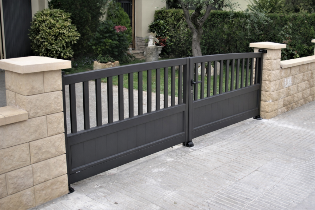 Un nou projecte per a un client particular, un tancament d'alumini per al seu jardí