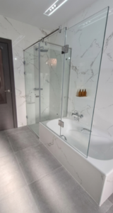 Foto d'un projecte recent de mampares de bany