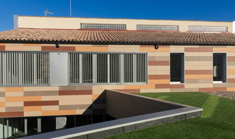 Foto d'un client que vam fer un revestiment de façana