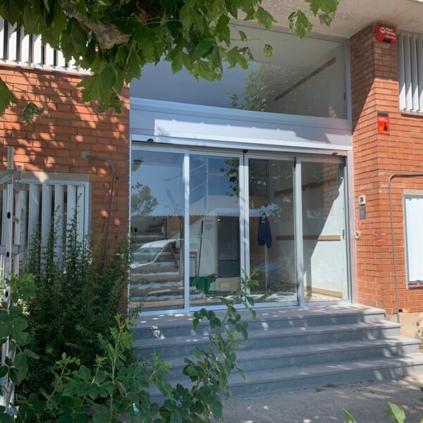 Instal·lació d'una porta automàtica de vidre i com allargar la seva vida útil.